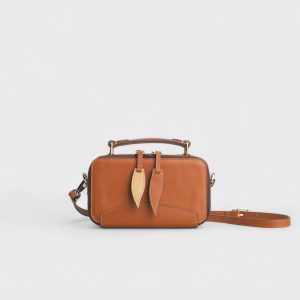 Clau Pouch J01